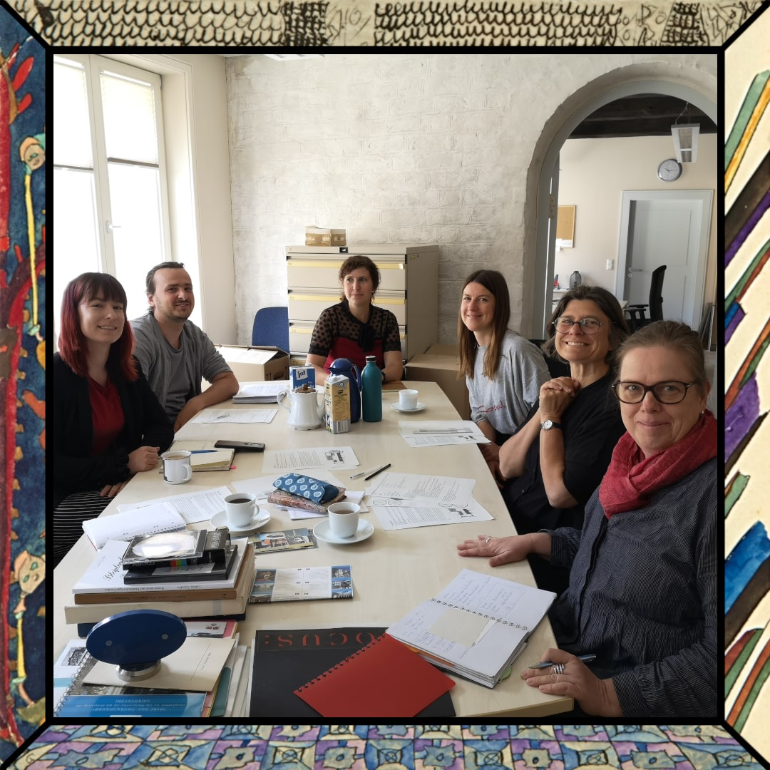 (v.l.n.r.) Anne Hill (Stadtmuseum), Max Vogel (Gedenkstätte), Jana Seeger (Stadtmuseum), Eyleen Grinda (Gedenkstätte), Dr. Sylvia de Pasquale (Gedenkstättenleiterin), Anja Grothe (Leiterin Stadtmuseum)